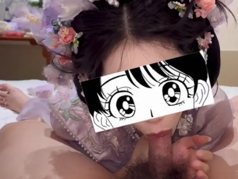 Gái xinh trong bộ đồ cục vàng mút chim cực đã